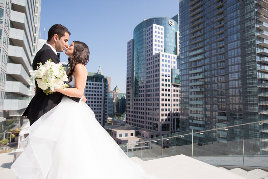 Wedding kiss Malaparte Terrace